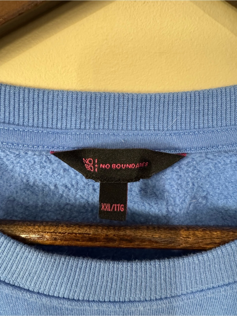 No Boundaries Blue Hamptons Tennis Club Crewneck Sweatshirt - Picture 6 of 7